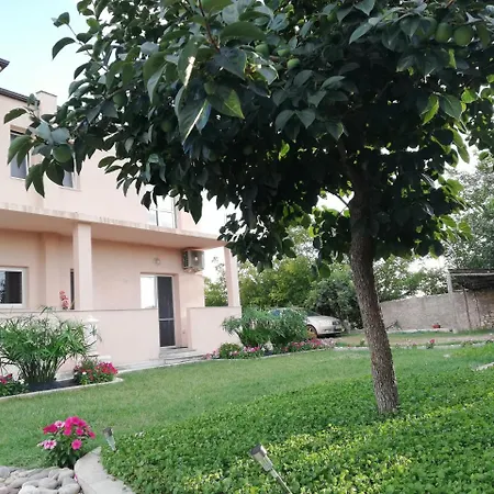 Eden Beach شقة Velipojë